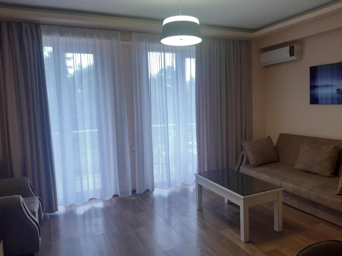 Batumi Apartment In Front Of Sheraton ภายนอก รูปภาพ