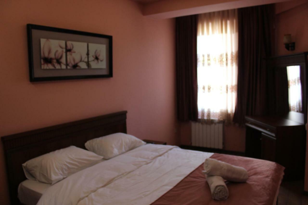 Batumi Apartment In Front Of Sheraton ภายนอก รูปภาพ