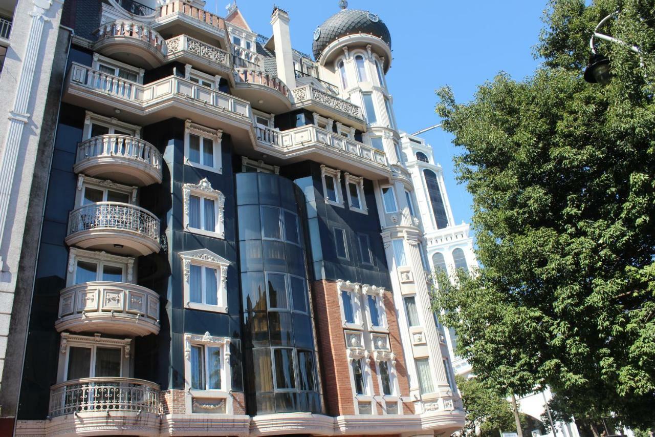 Batumi Apartment In Front Of Sheraton ภายนอก รูปภาพ
